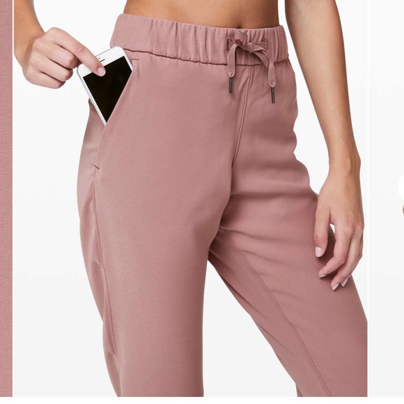 EUC Lululemon On the Fly Crop *Woven 23" Size 6 - Picture 5 of 14